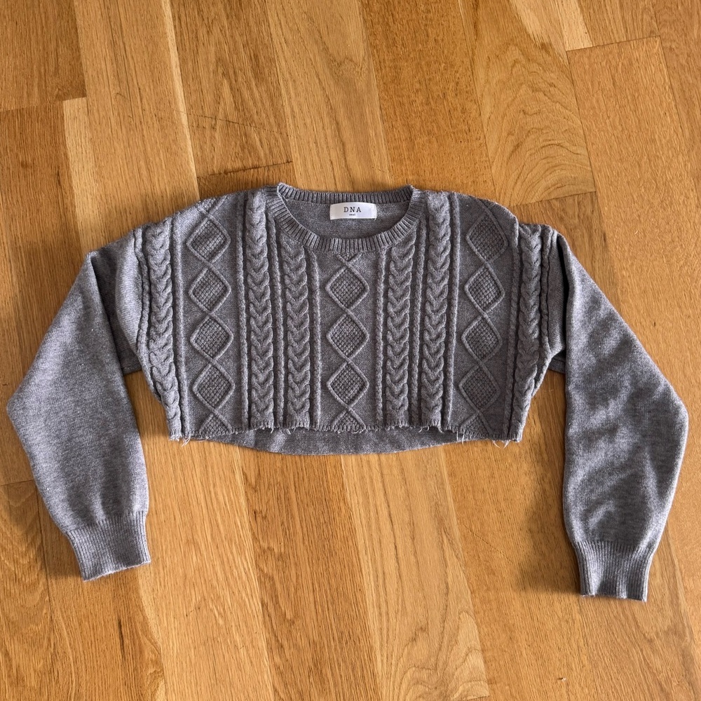 DNA Gray Cable Knit Crop Top sweater size small